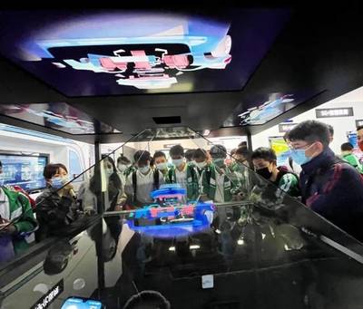 5G賦能未來，智慧點(diǎn)亮校園——我校網(wǎng)絡(luò)工程教學(xué)系師生參觀中國聯(lián)通5G創(chuàng)新中心側(cè)記